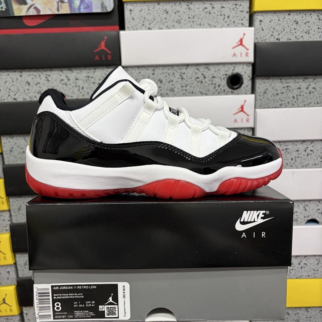 Air Jordan 11 Low Concord Bred