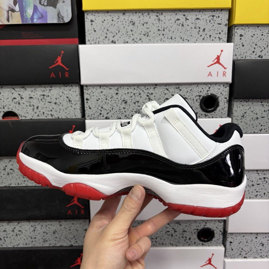 Air Jordan 11 Low Concord Bred