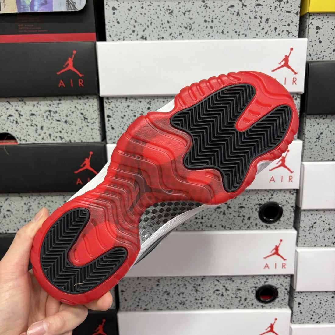 Air Jordan 11 Low Concord Bred