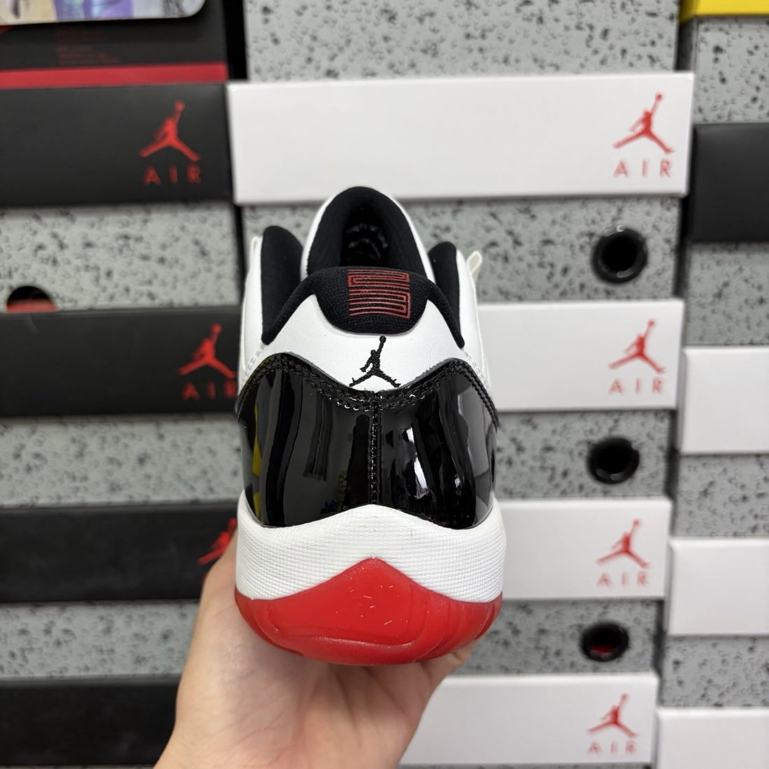 Air Jordan 11 Low Concord Bred