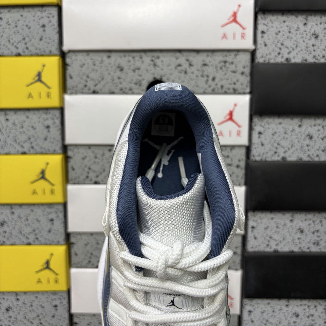 Air Jordan 11 Low Diffused Blue