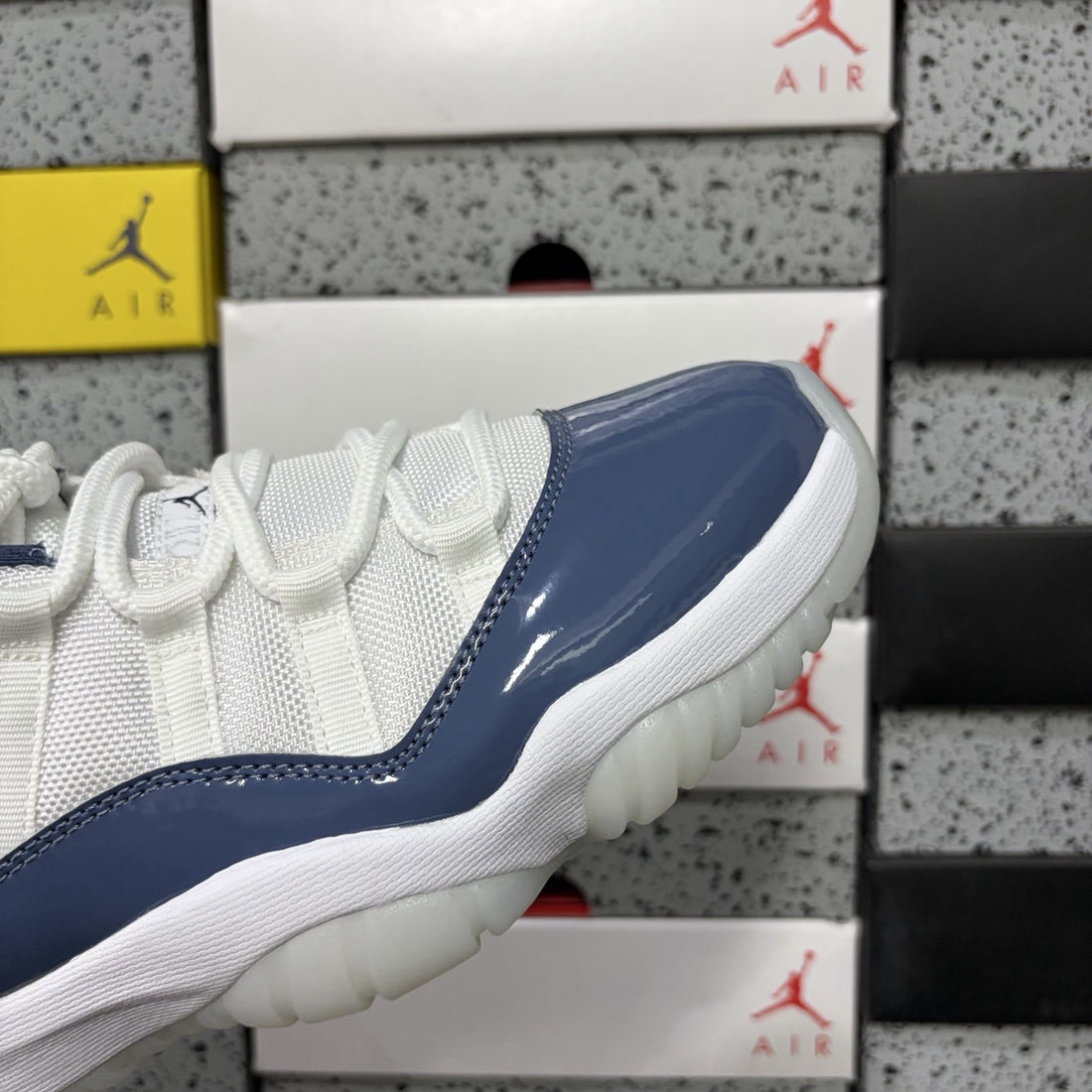 Air Jordan 11 Low Diffused Blue