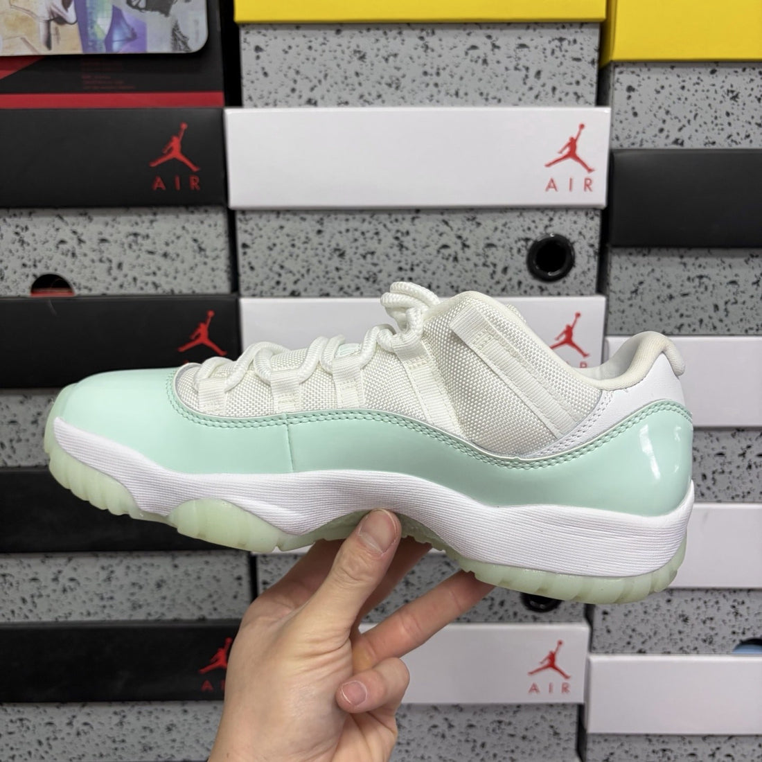 Air Jordan 11 Low Emerald