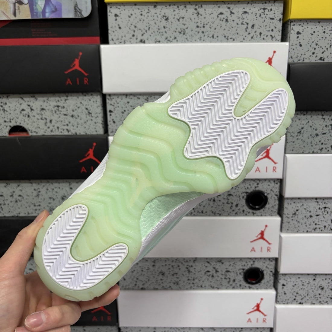Air Jordan 11 Low Emerald
