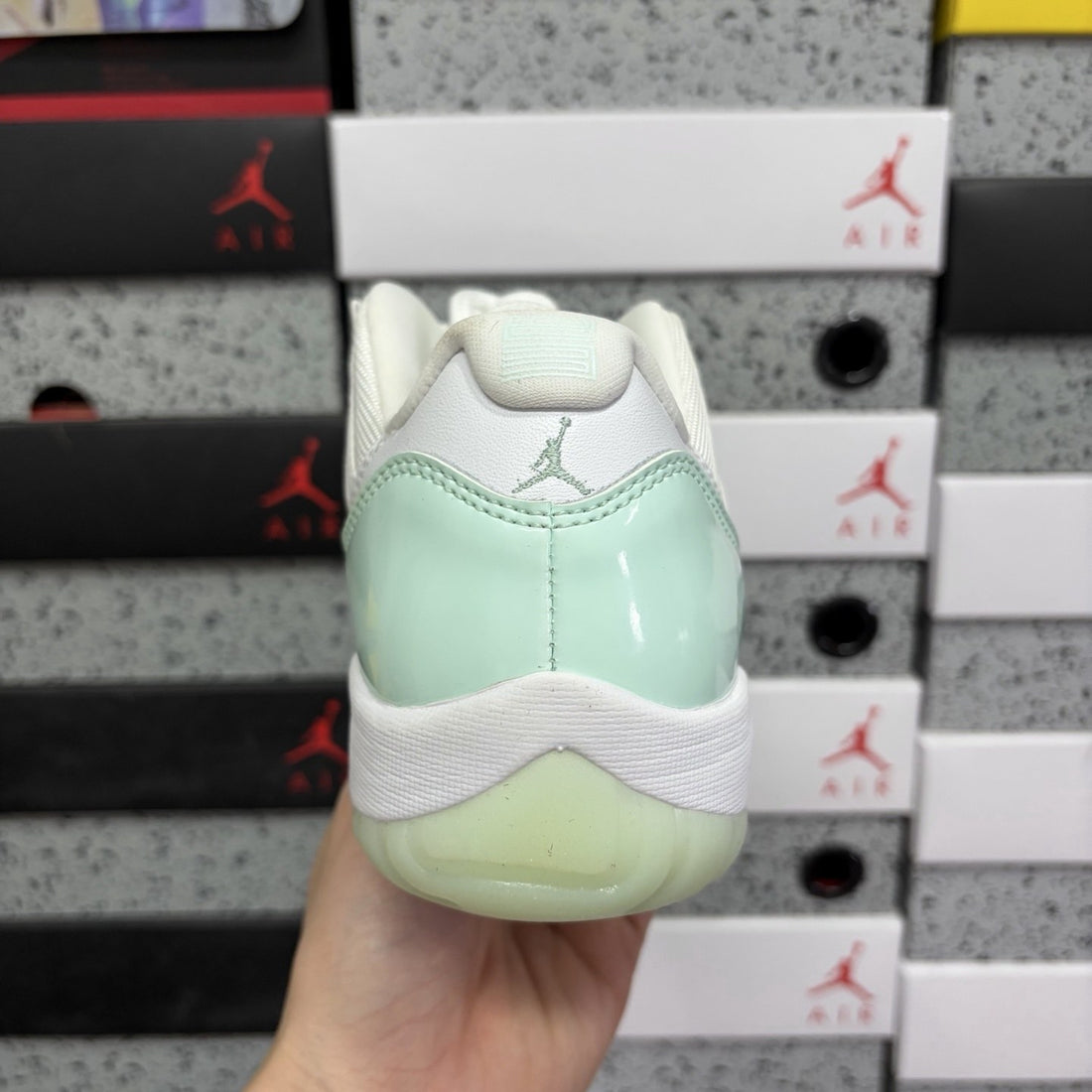 Air Jordan 11 Low Emerald