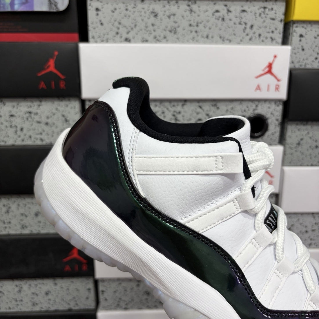 Air Jordan 11 Low Iridescent