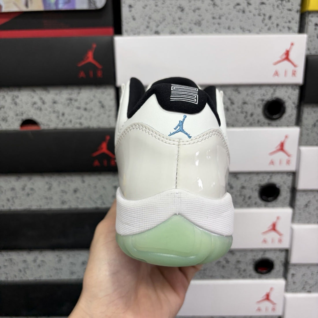 Air Jordan 11 Low Legend Blue