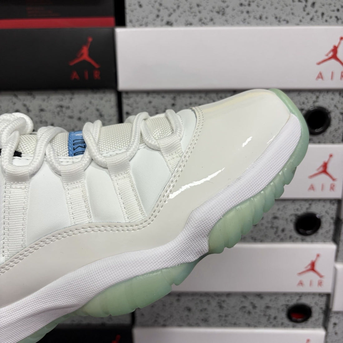 Air Jordan 11 Low Legend Blue