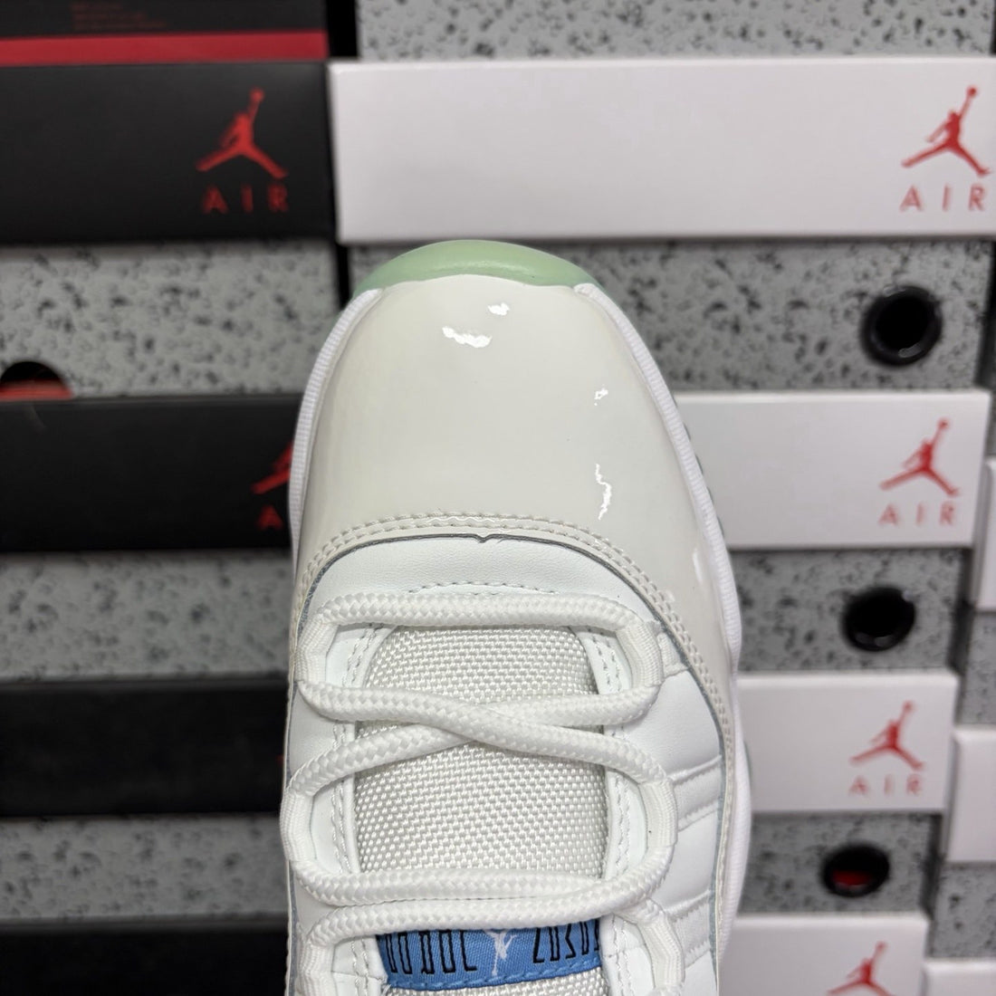 Air Jordan 11 Low Legend Blue