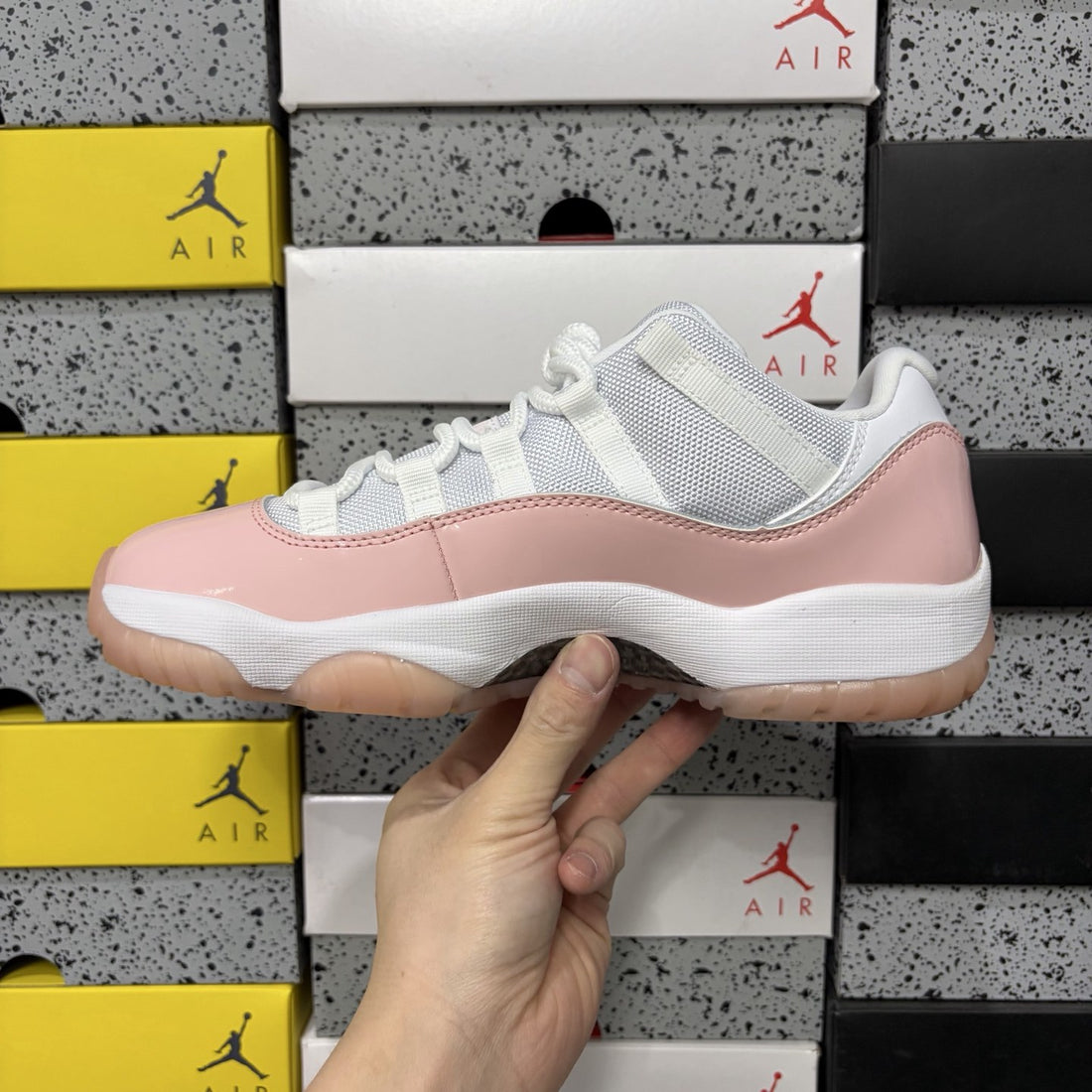 Air Jordan 11 Low Legend Pink
