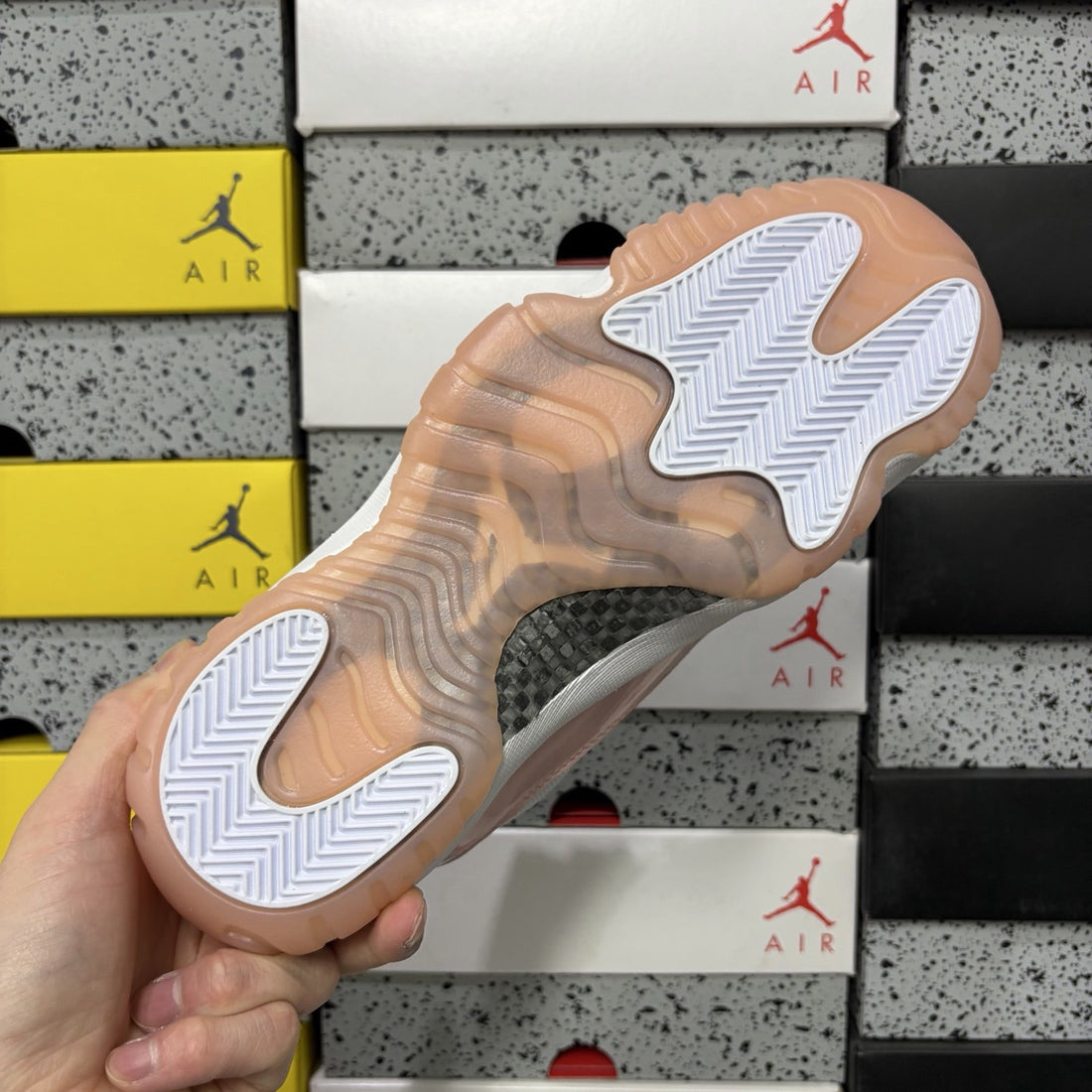 Air Jordan 11 Low Legend Pink