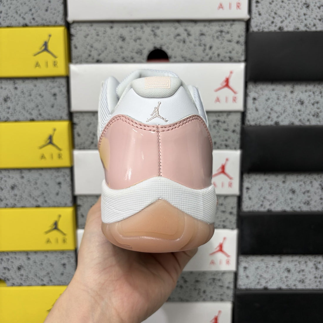 Air Jordan 11 Low Legend Pink