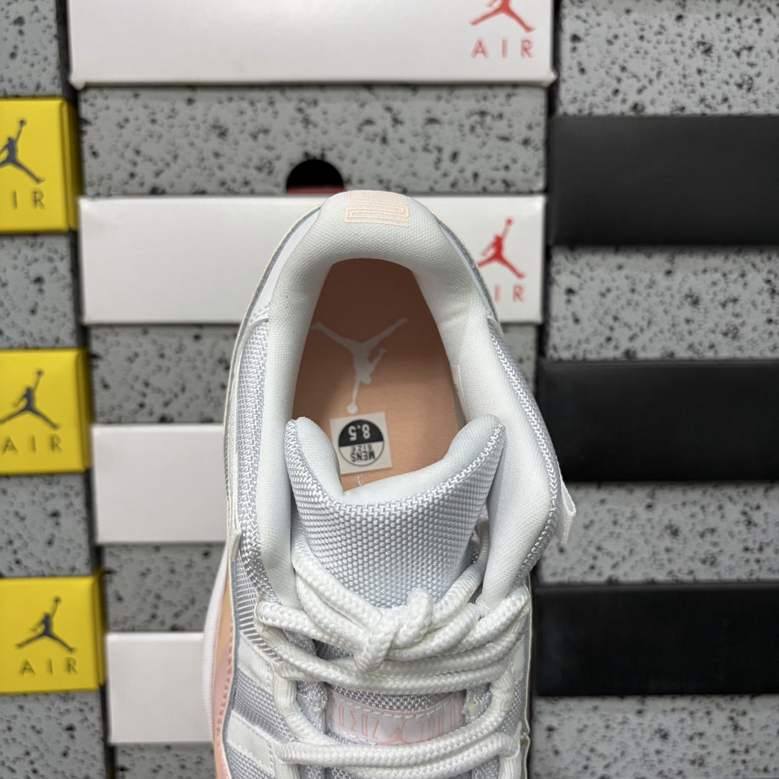 Air Jordan 11 Low Legend Pink