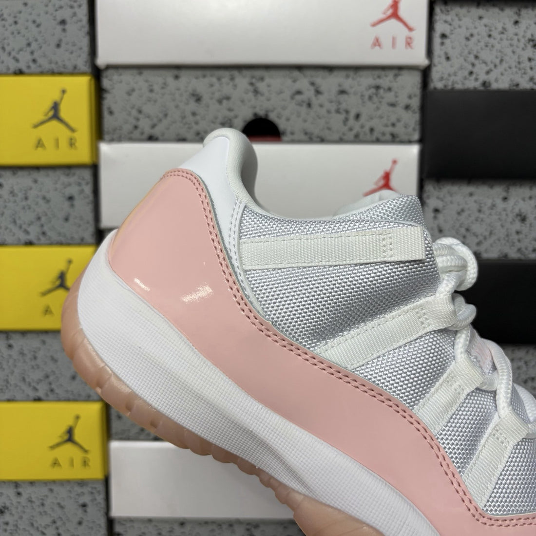 Air Jordan 11 Low Legend Pink