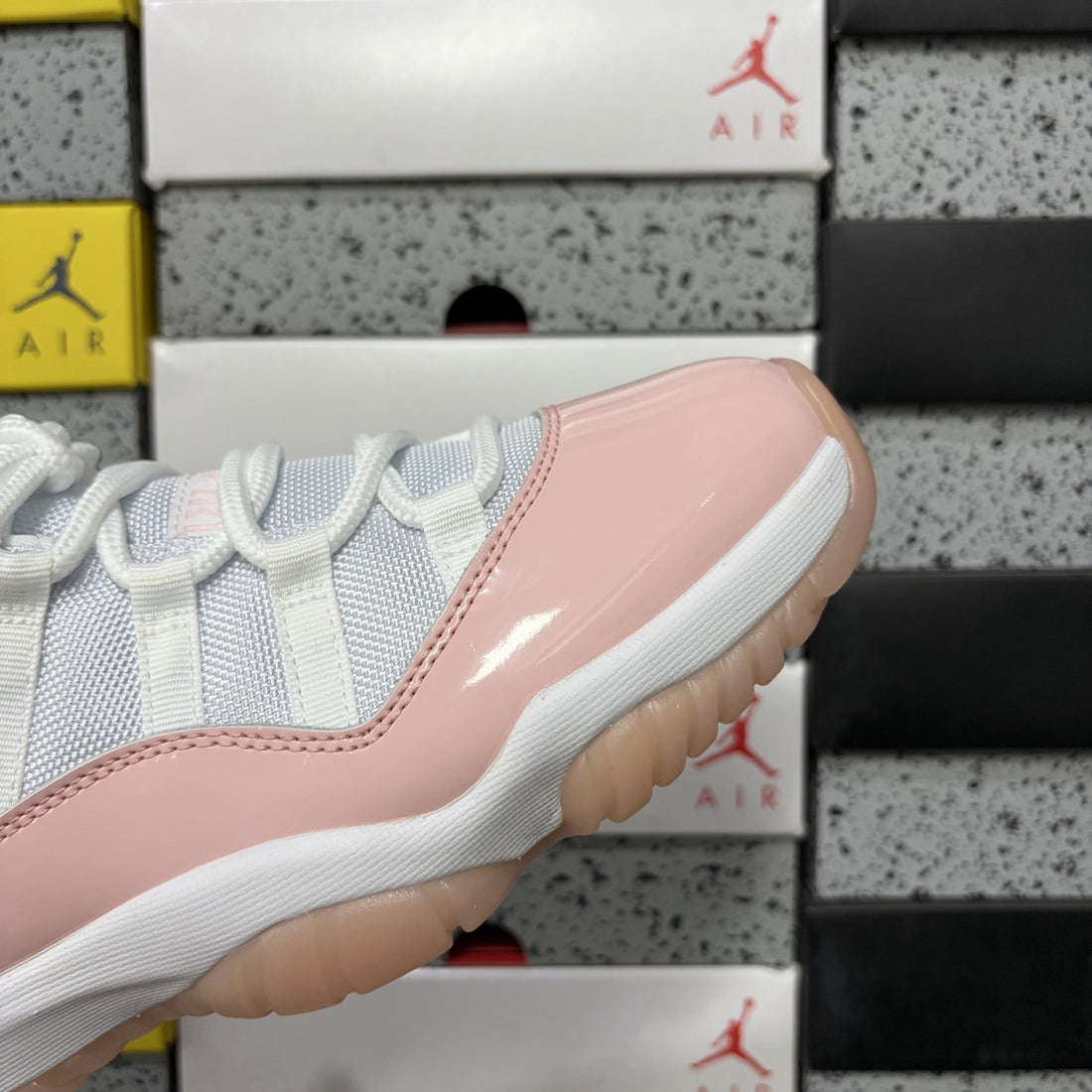 Air Jordan 11 Low Legend Pink