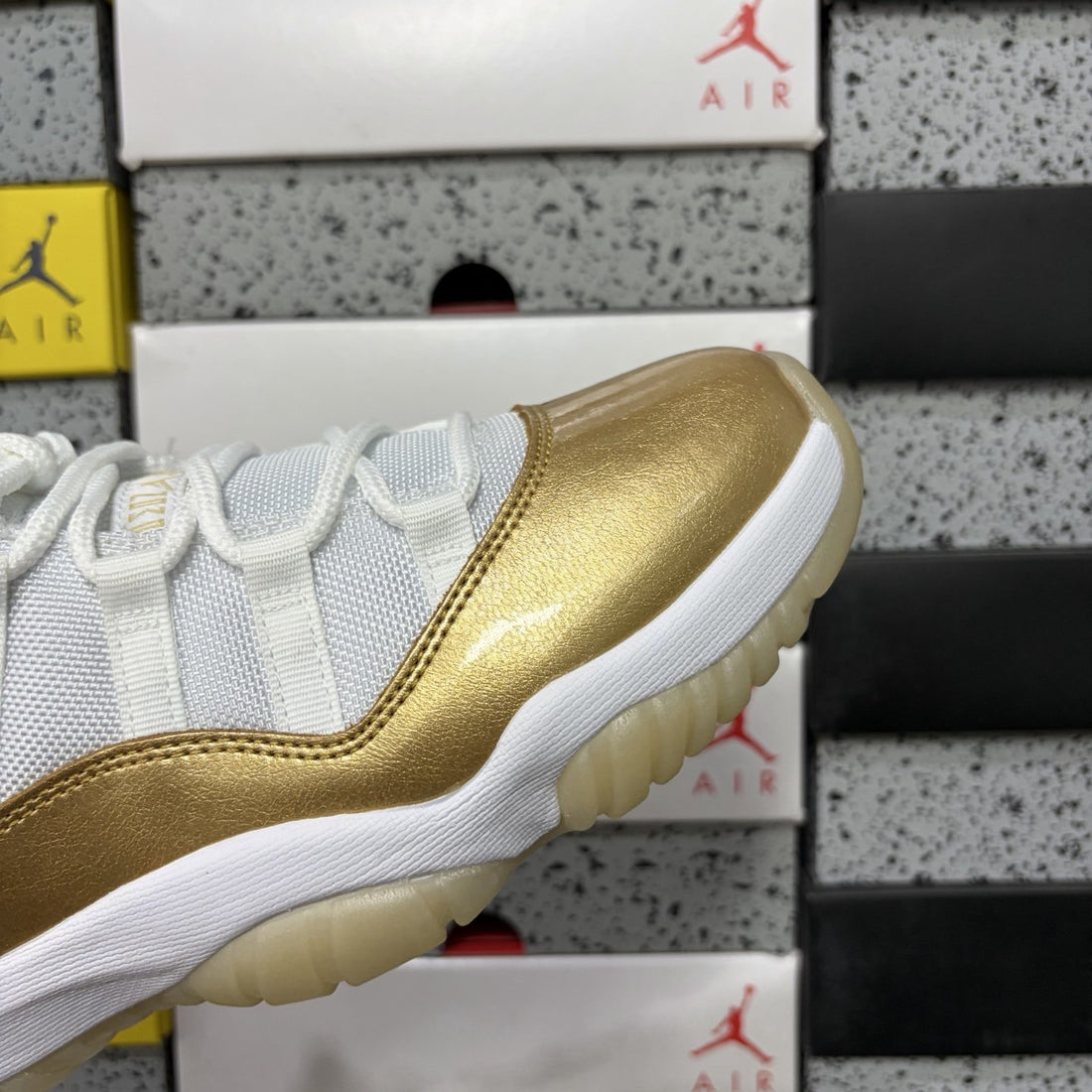 Air Jordan 11 Low Metallic Gold