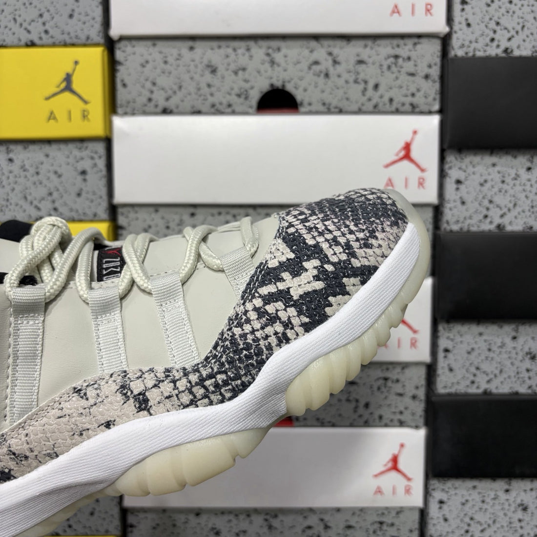 Air Jordan 11 Low Snakeskin