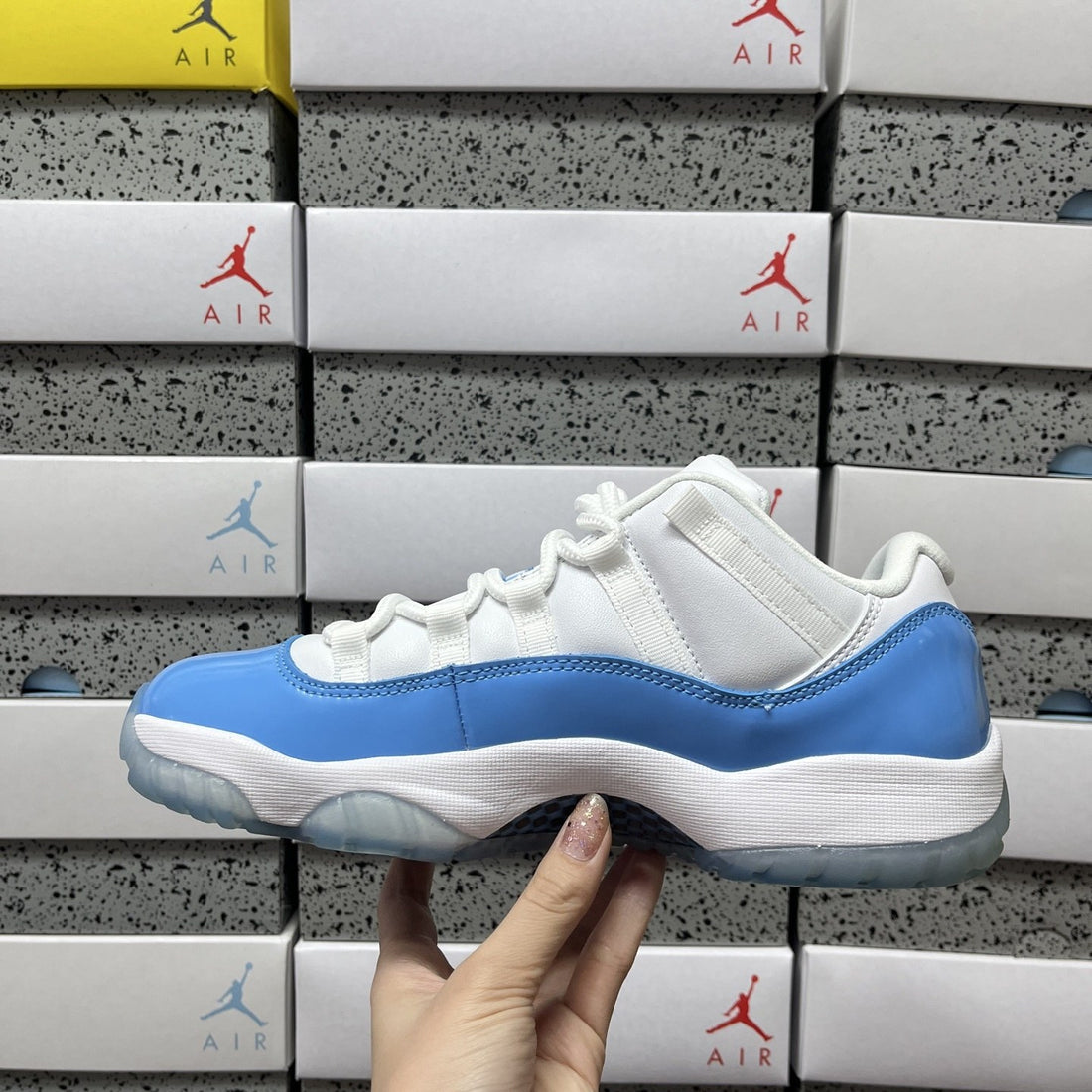 Air Jordan 11 Low UNC