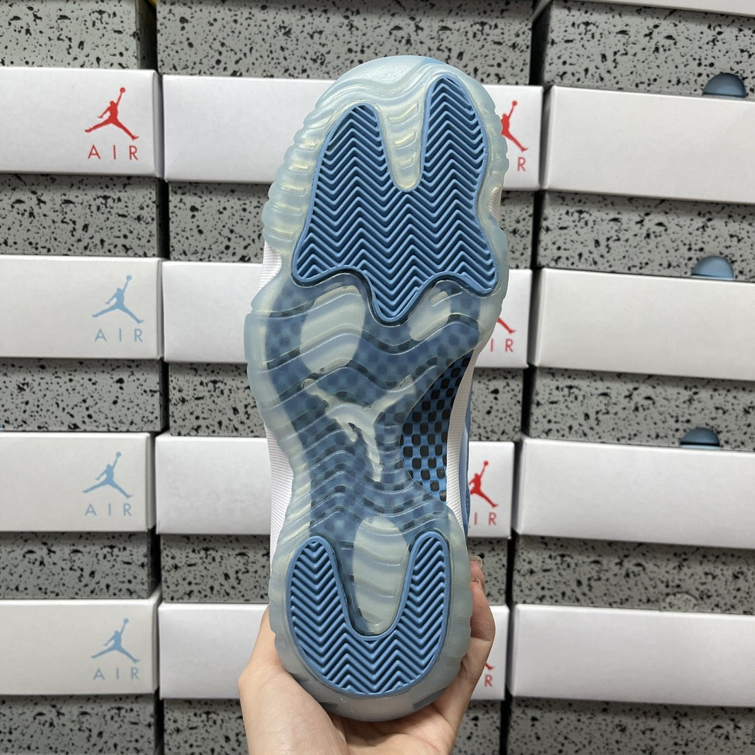 Air Jordan 11 Low UNC
