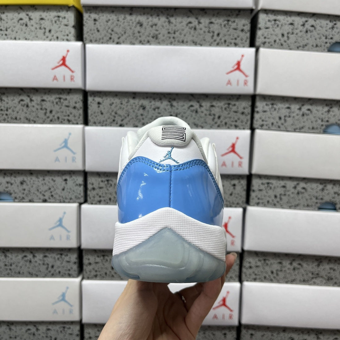 Air Jordan 11 Low UNC