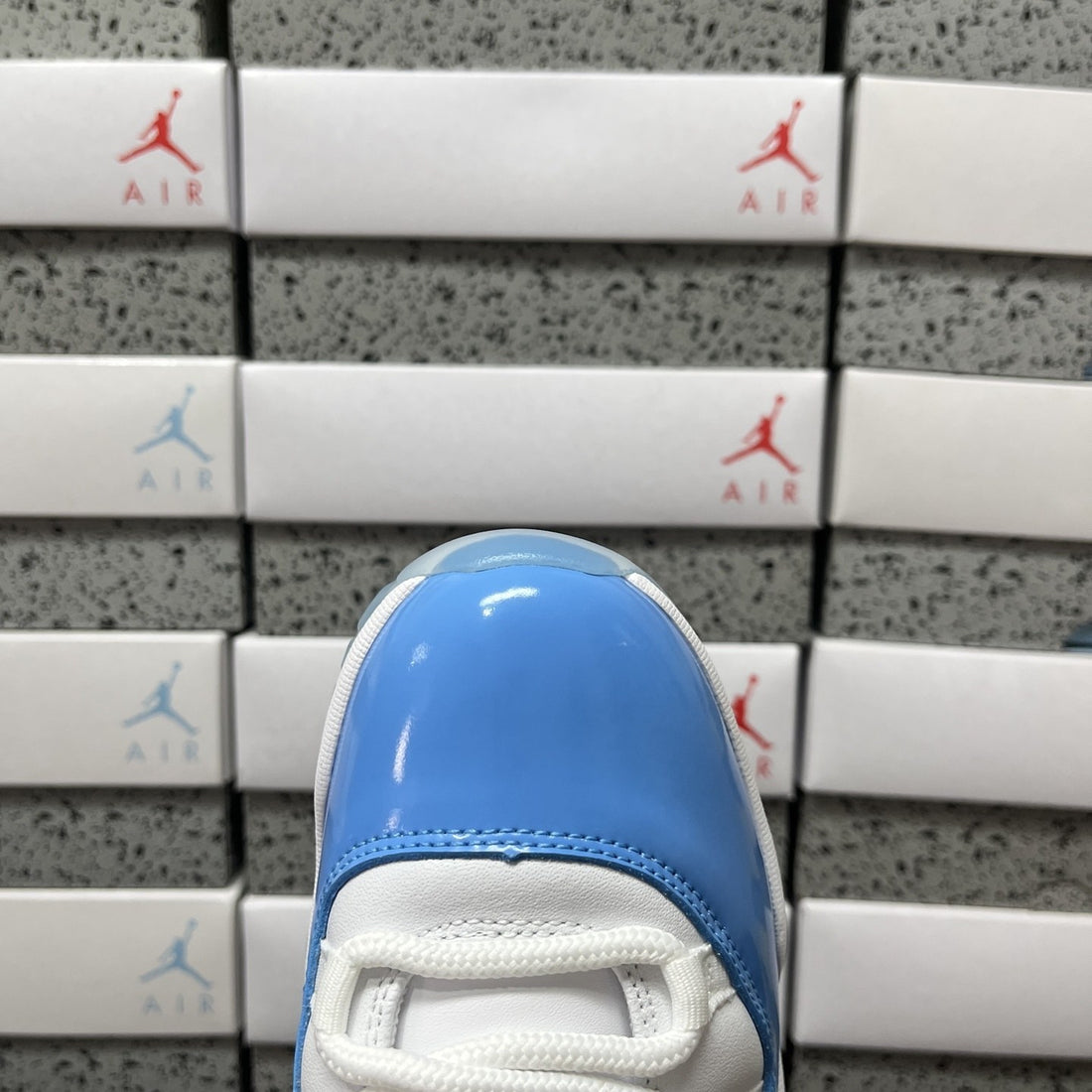 Air Jordan 11 Low UNC