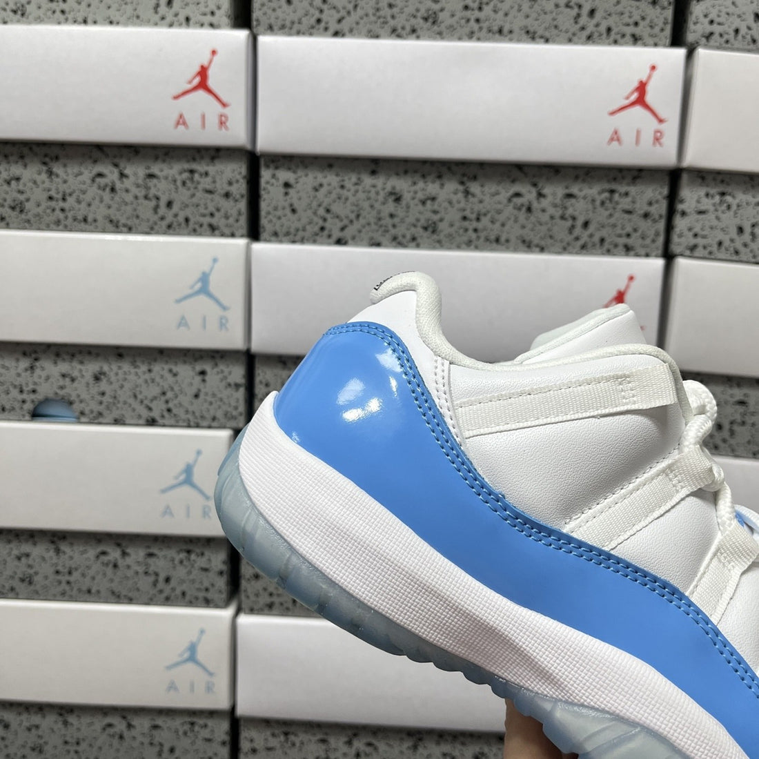 Air Jordan 11 Low UNC