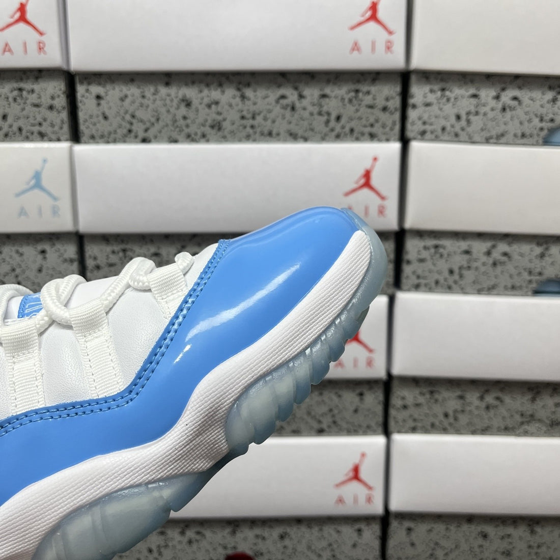 Air Jordan 11 Low UNC