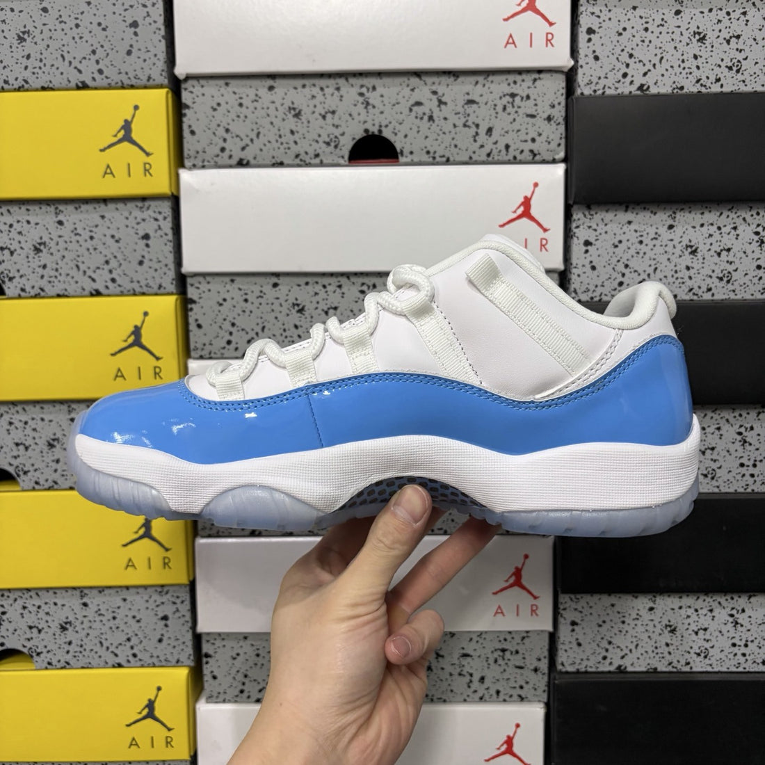 Air Jordan 11 Low University Blue