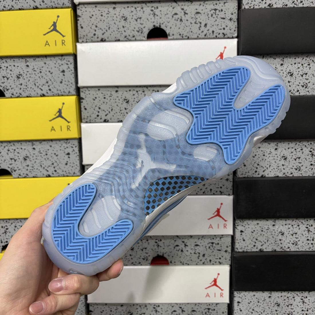 Air Jordan 11 Low University Blue