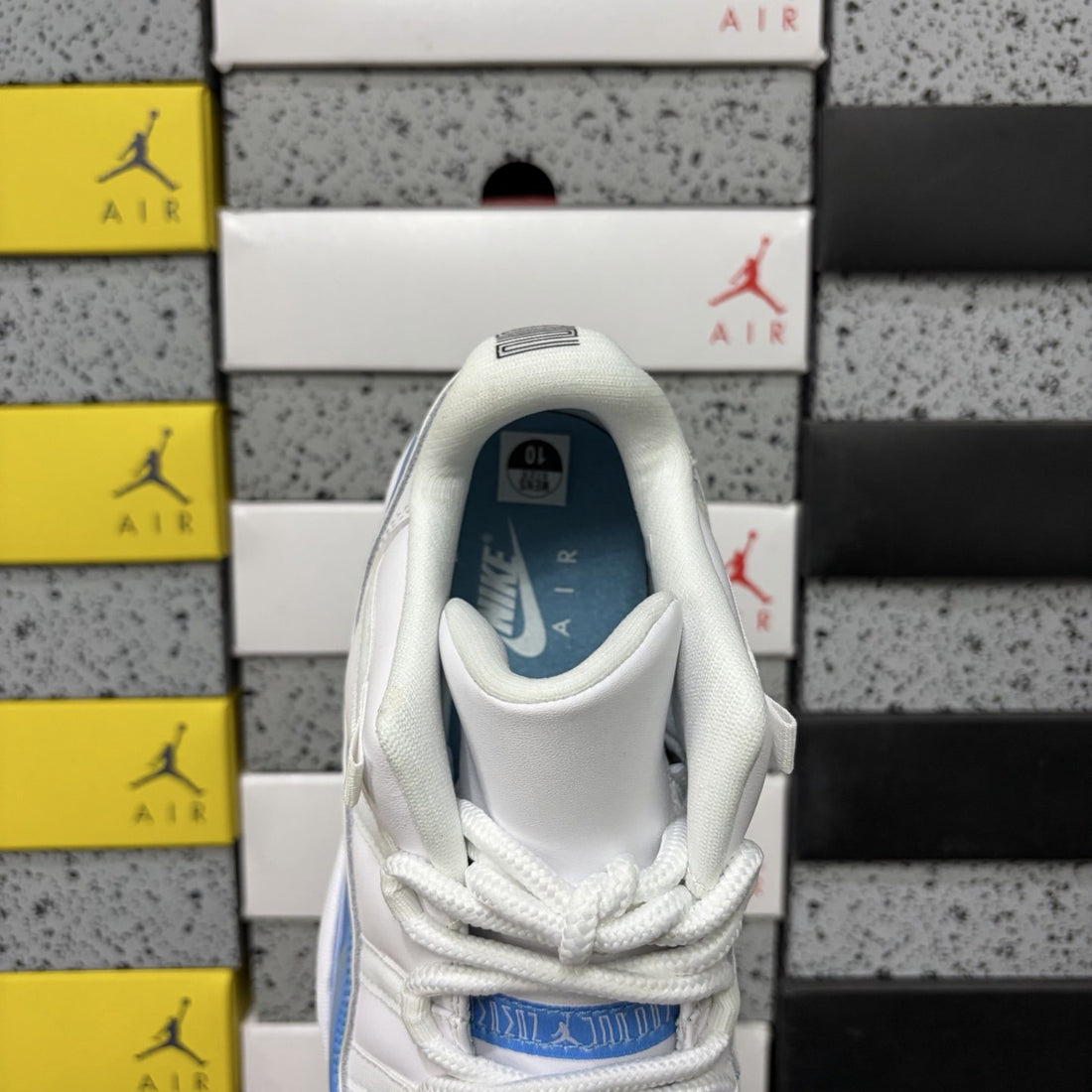 Air Jordan 11 Low University Blue