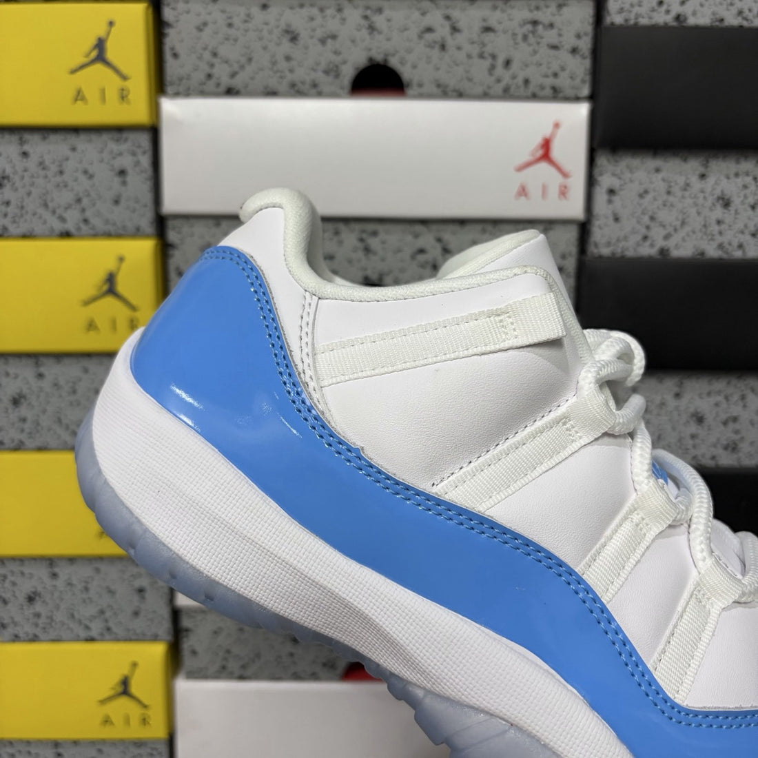 Air Jordan 11 Low University Blue