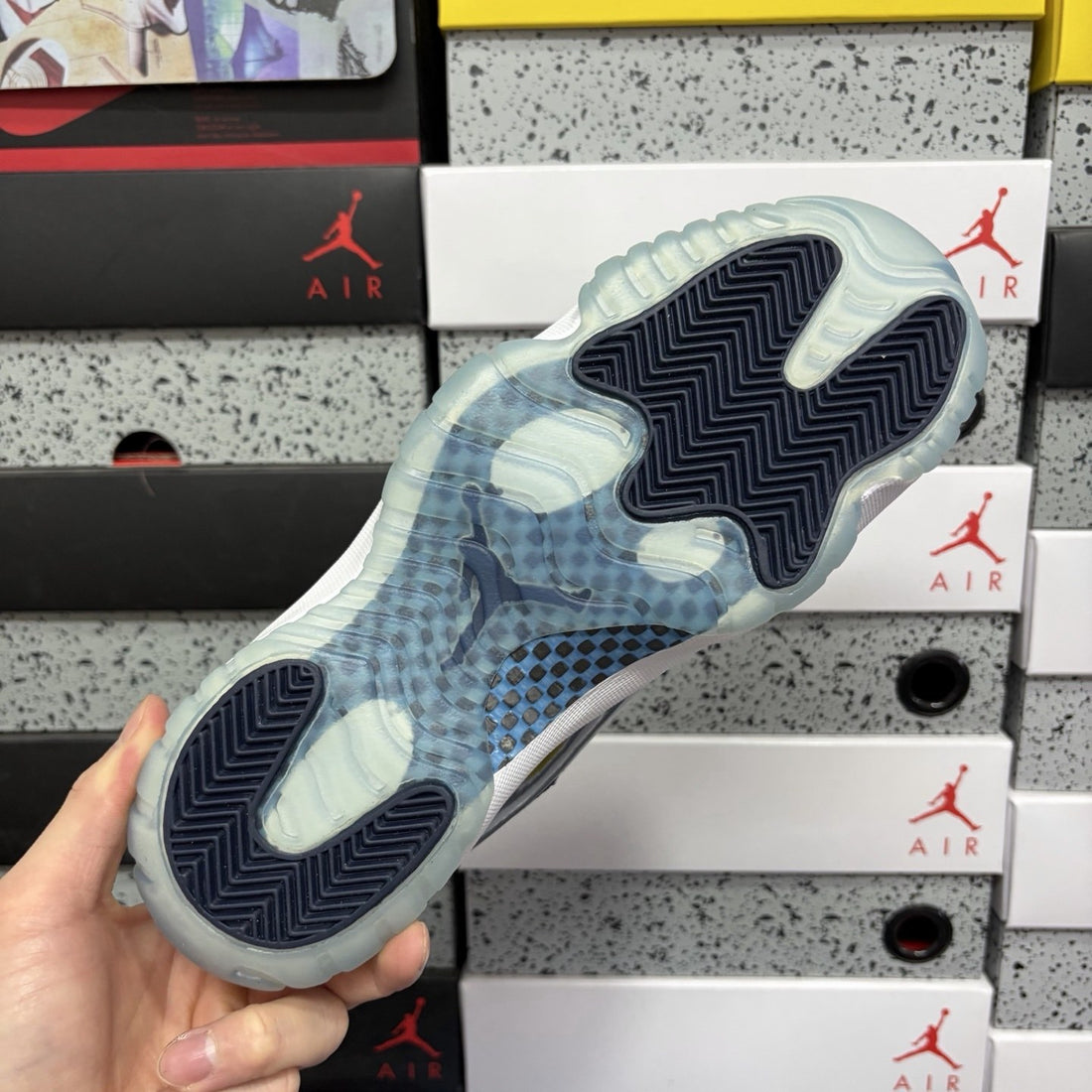 Air Jordan 11 Navy Legend