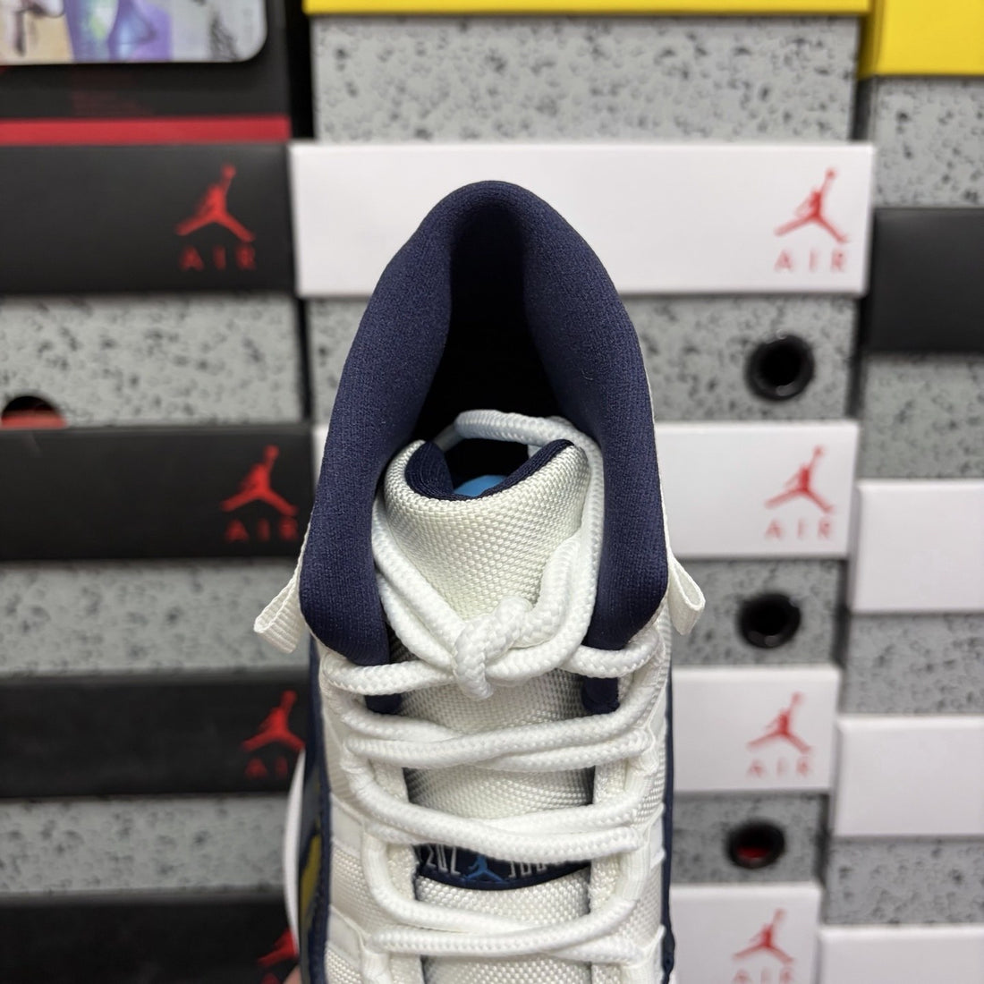 Air Jordan 11 Navy Legend