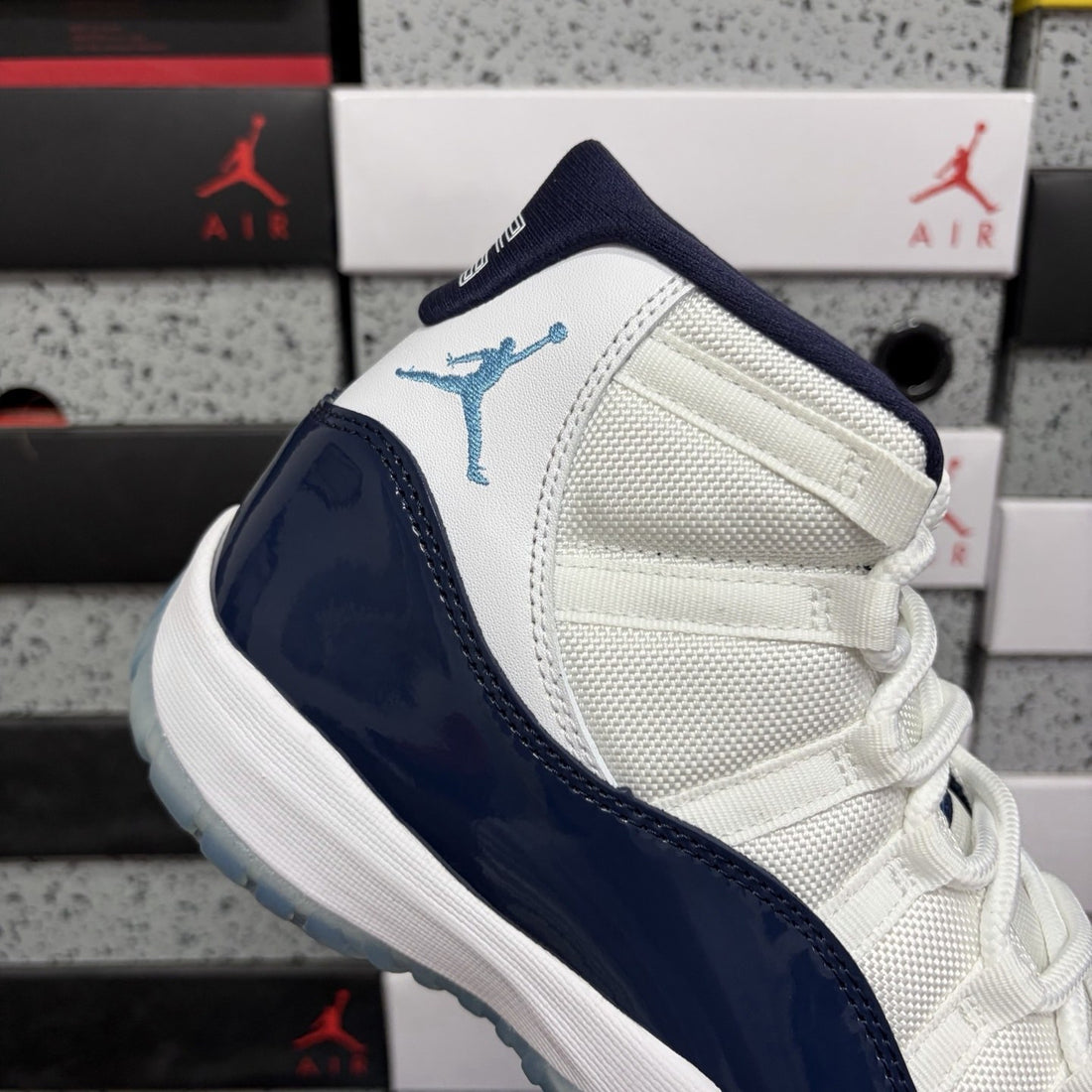 Air Jordan 11 Navy Legend