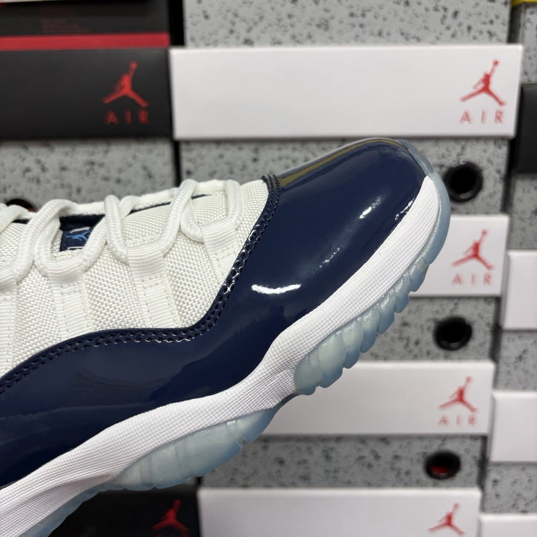 Air Jordan 11 Navy Legend