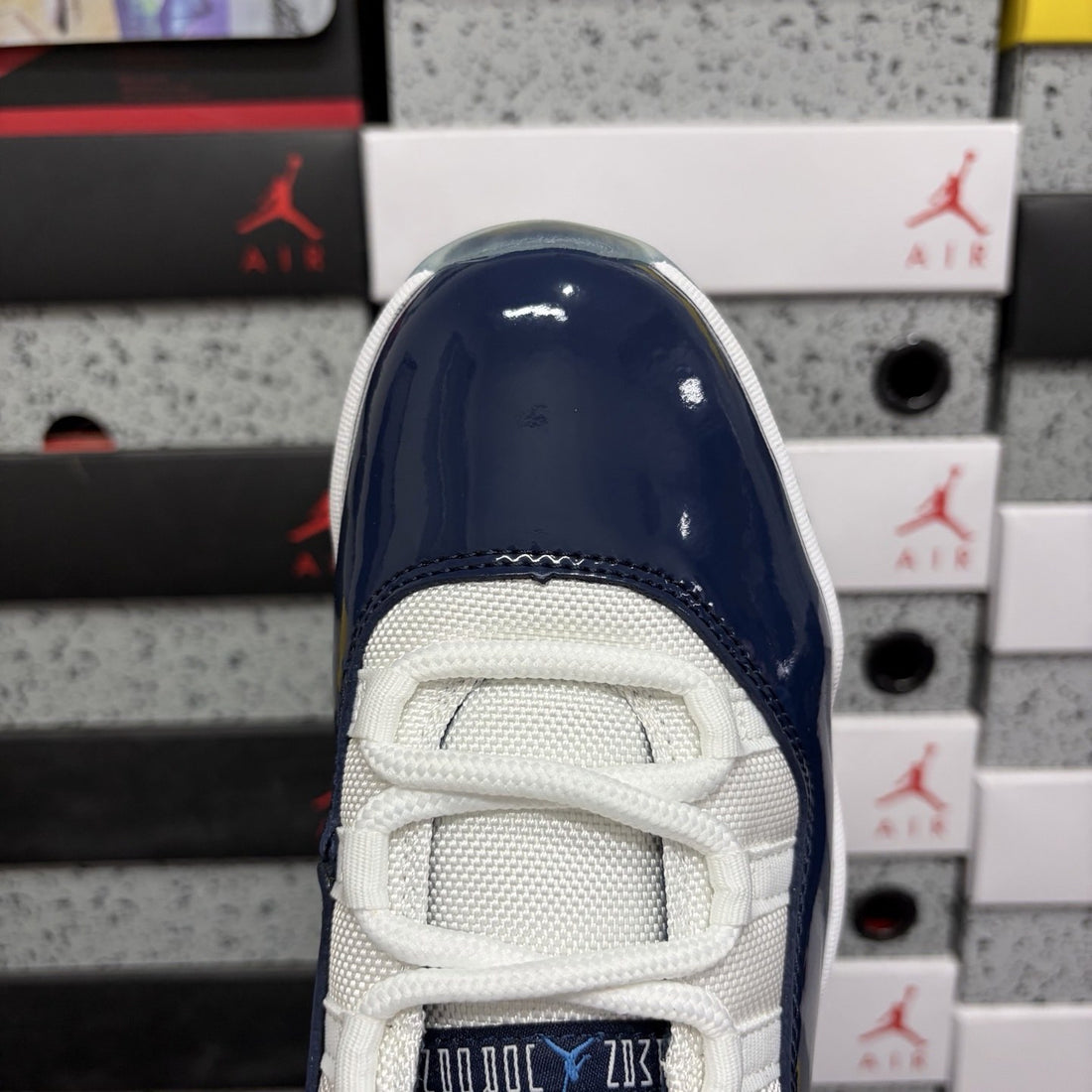Air Jordan 11 Navy Legend