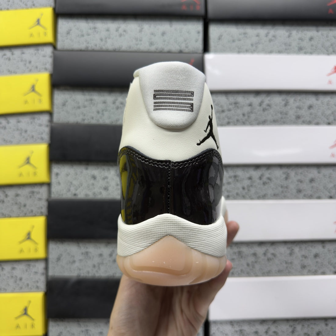 Air Jordan 11 Neapolitan