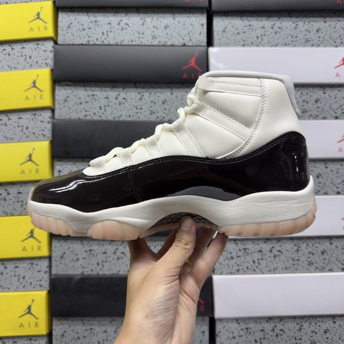 Air Jordan 11 Neapolitan