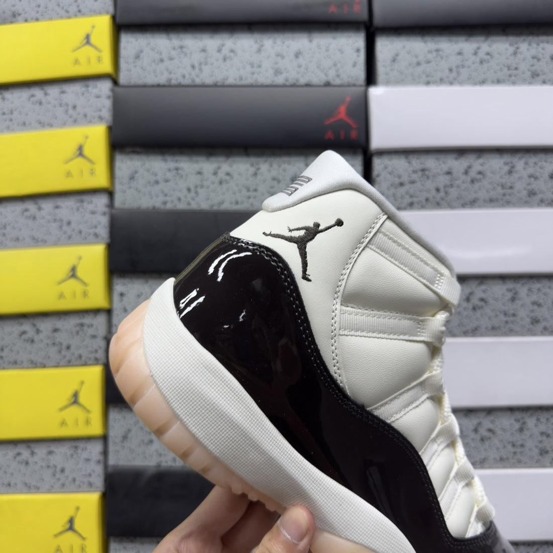 Air Jordan 11 Neapolitan
