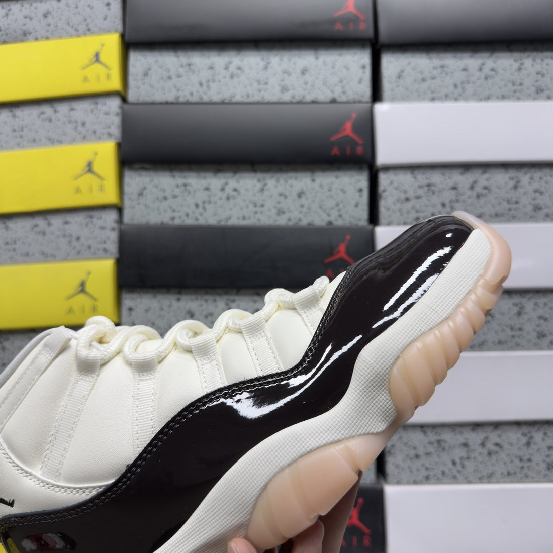 Air Jordan 11 Neapolitan