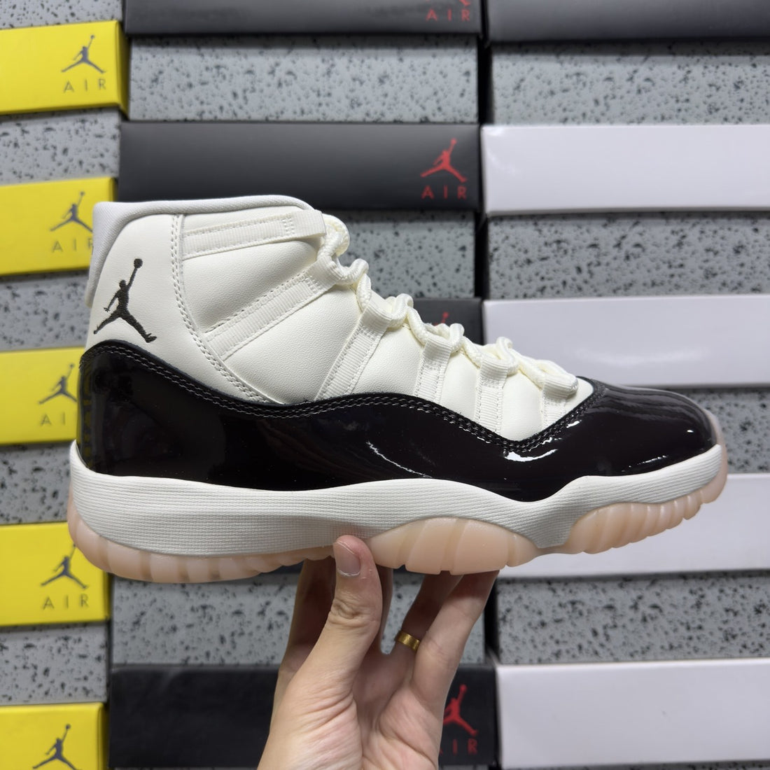 Air Jordan 11 Neapolitan