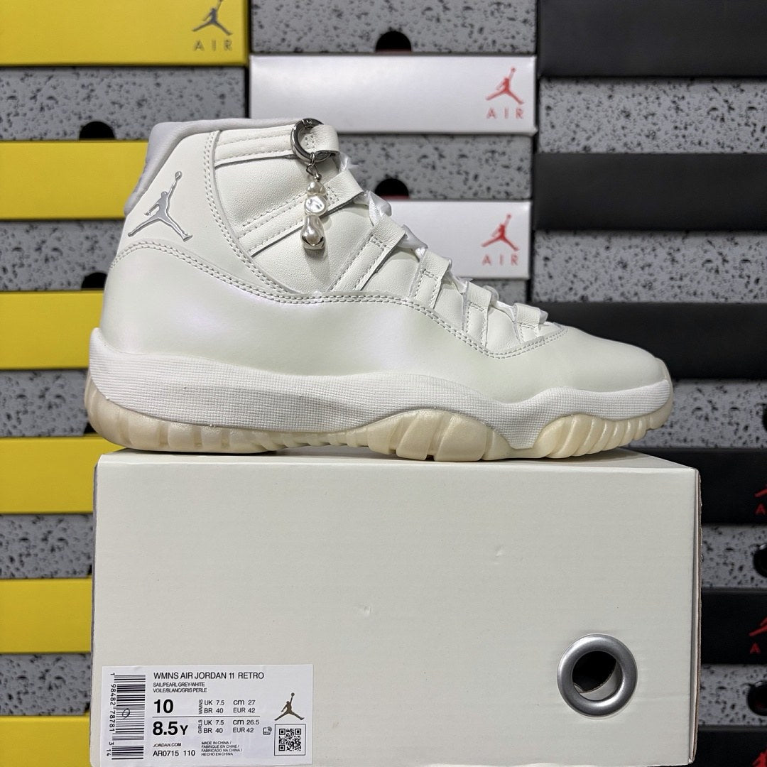 Air Jordan 11 Triple White