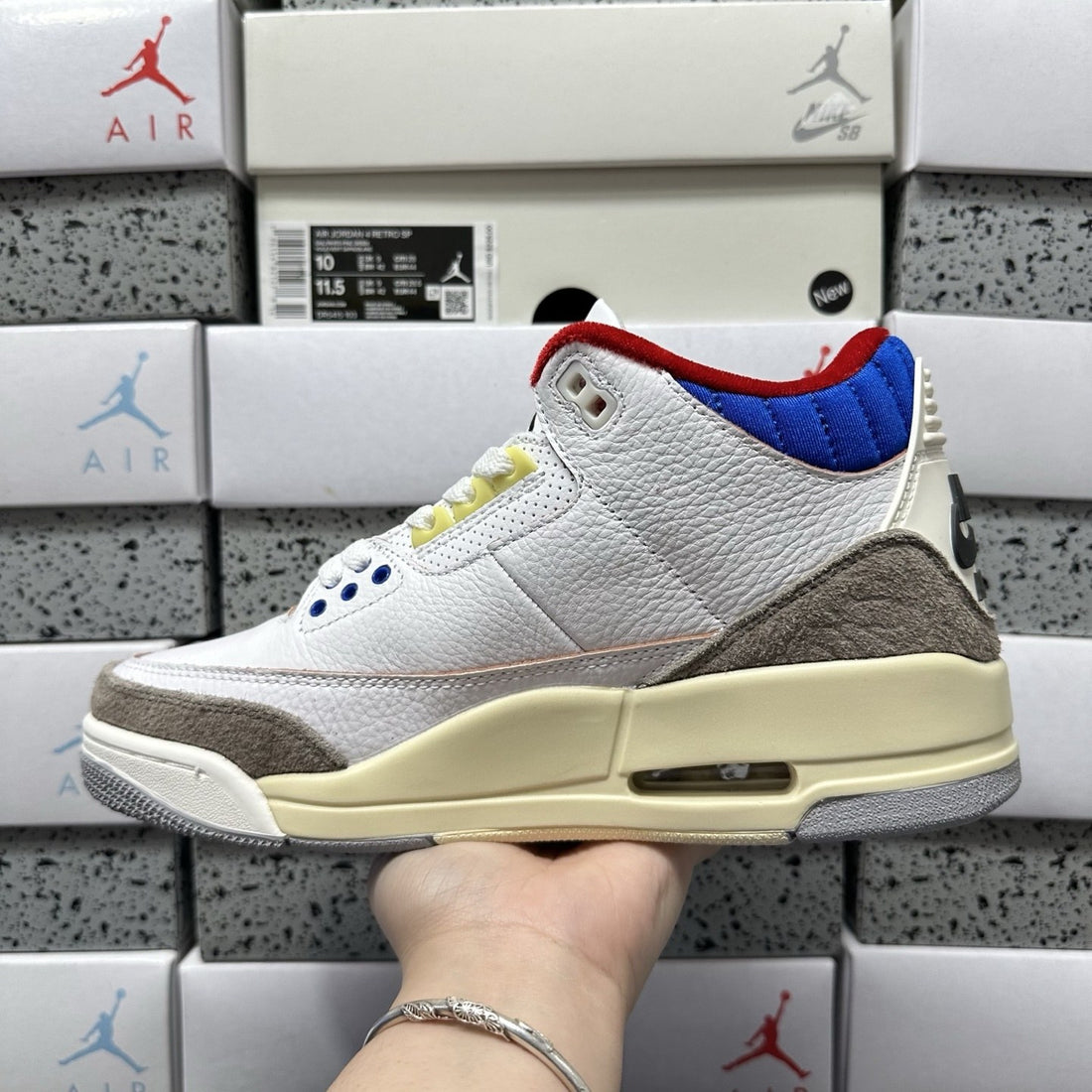 Air Jordan 3 Mocha Royal Red