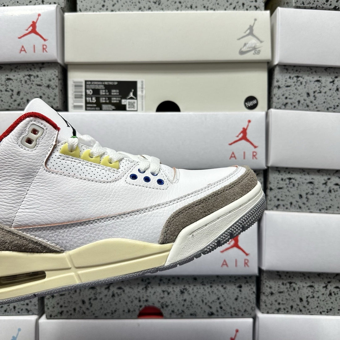 Air Jordan 3 Mocha Royal Red