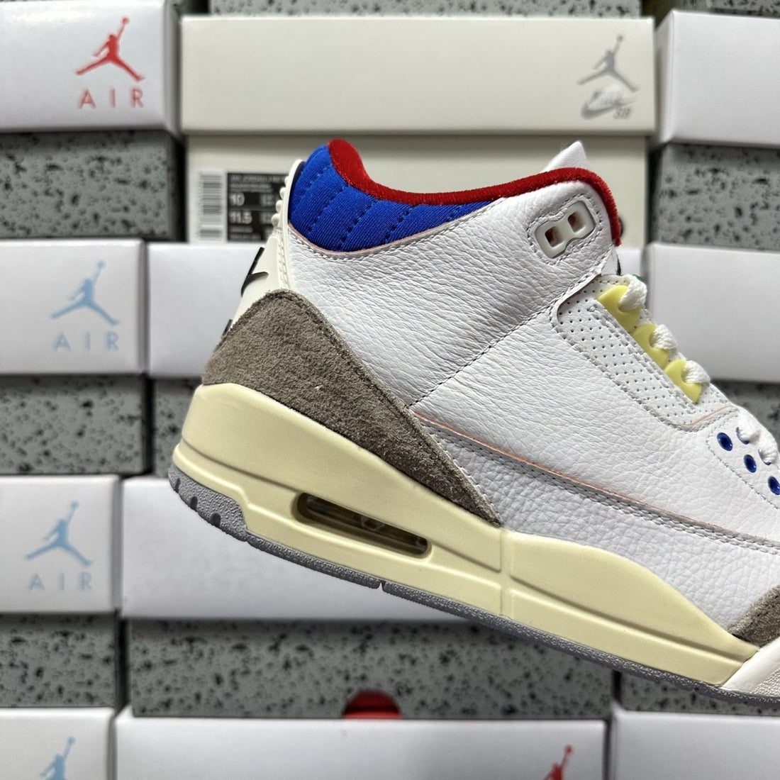 Air Jordan 3 Mocha Royal Red
