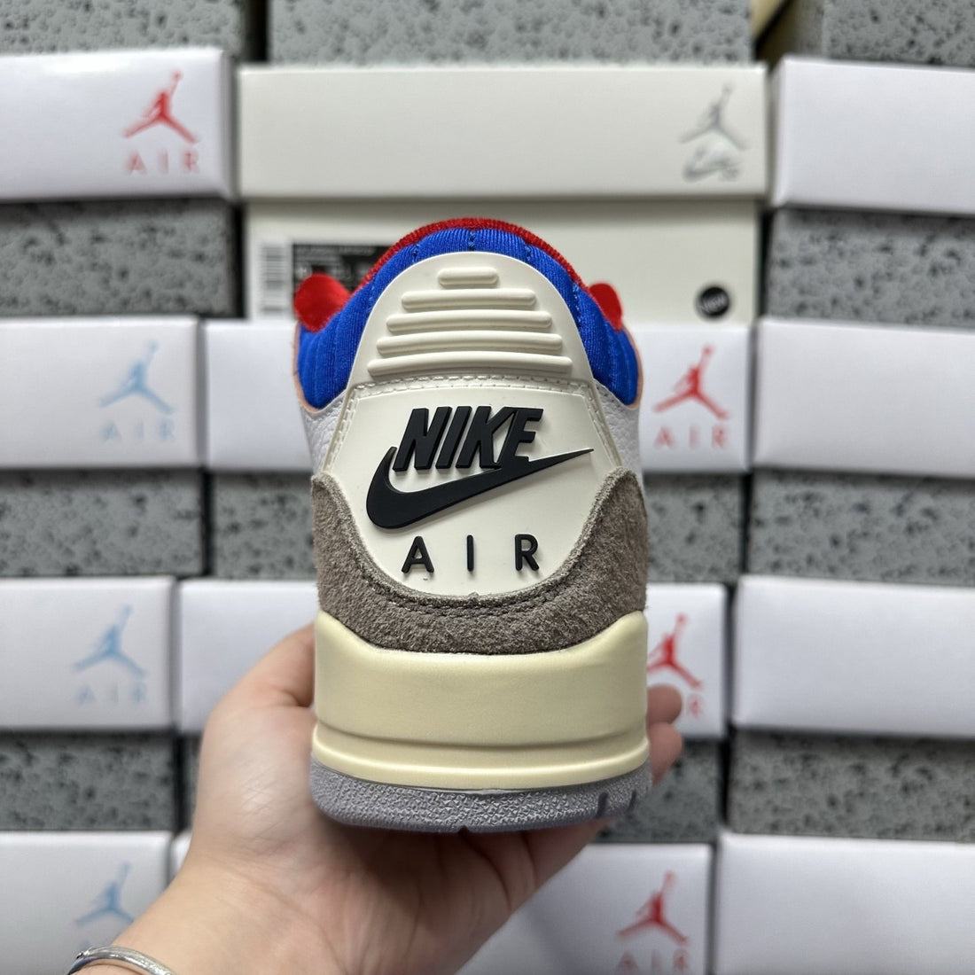 Air Jordan 3 Mocha Royal Red