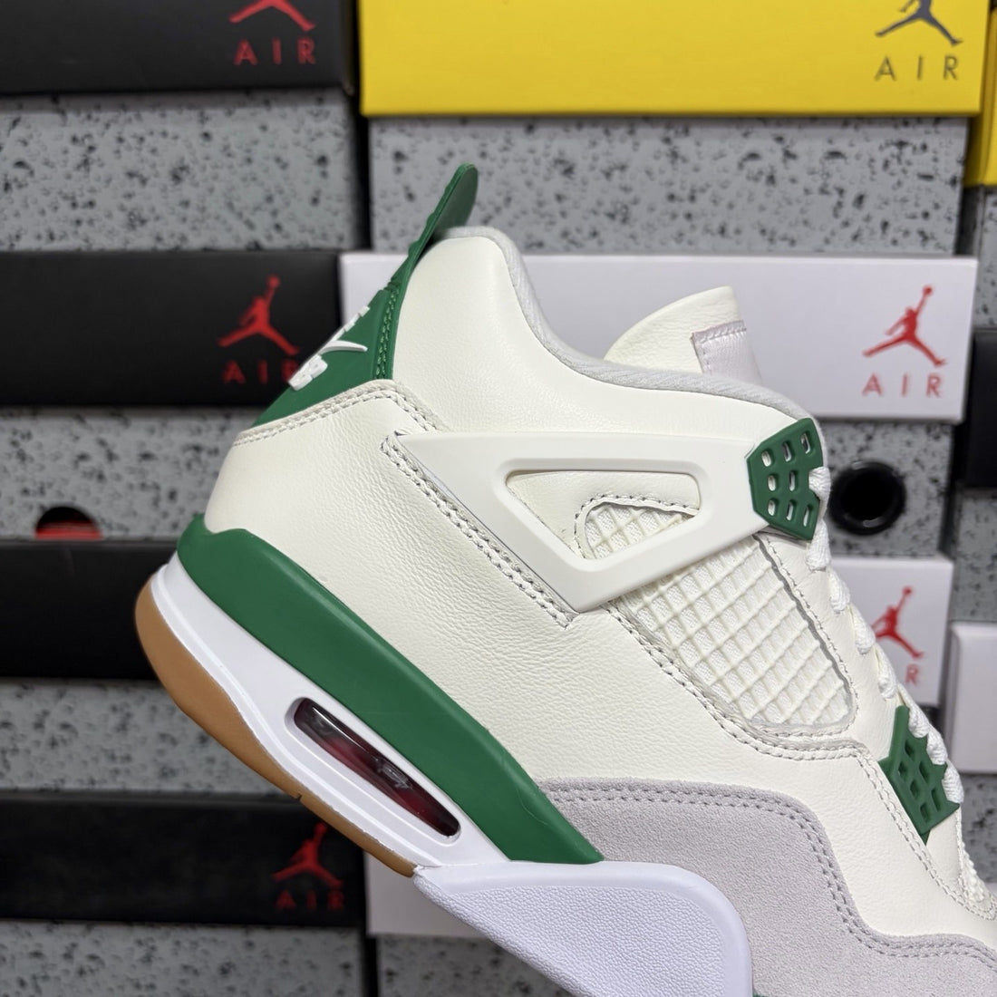 Air Jordan 4 SB Pine Green Gum