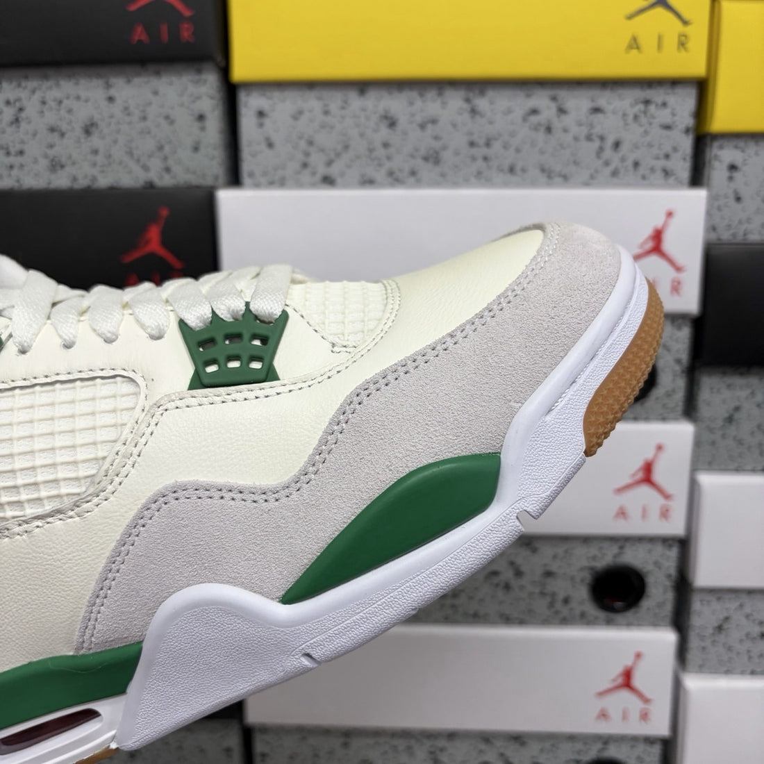 Air Jordan 4 SB Pine Green Gum