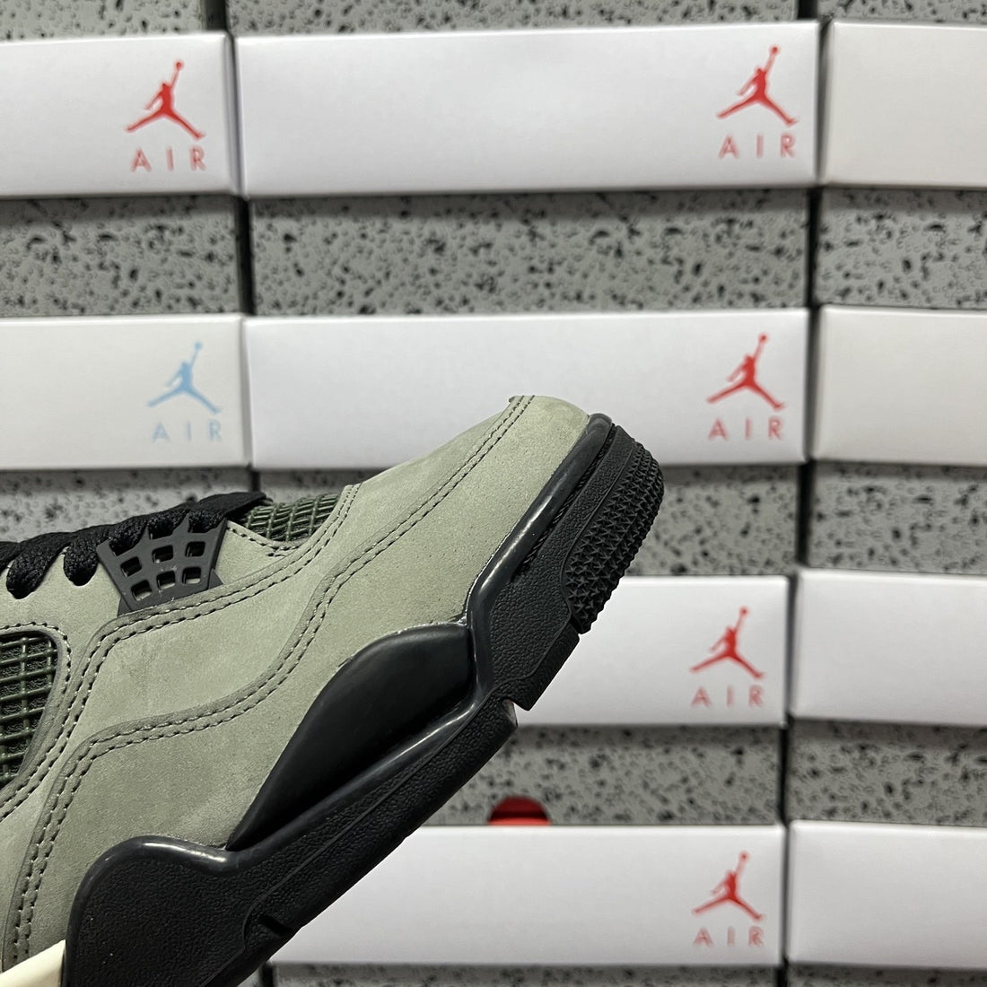 Air Jordan 4 Undefeated Olive Orange