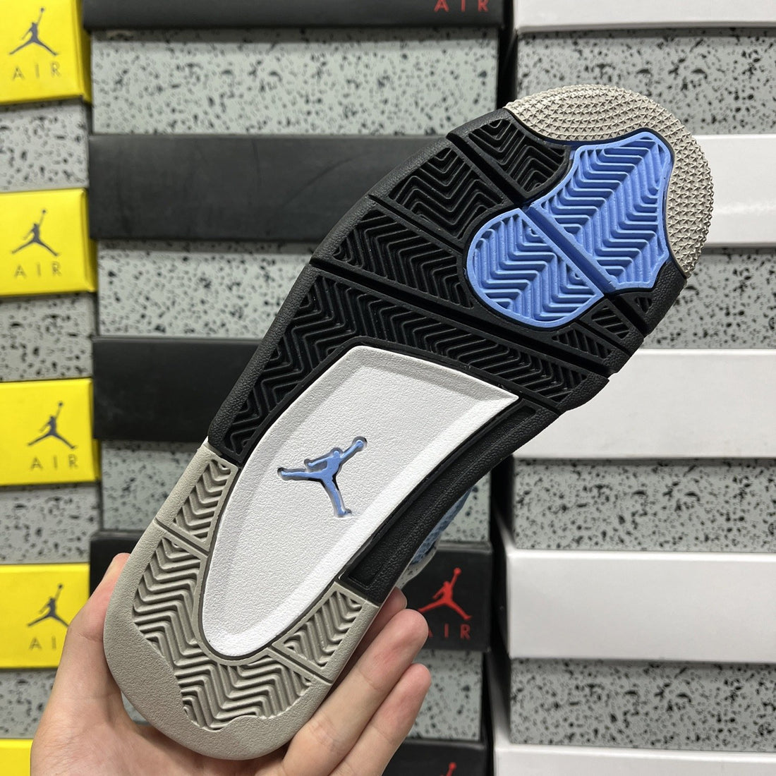 Air Jordan 4 University Blue